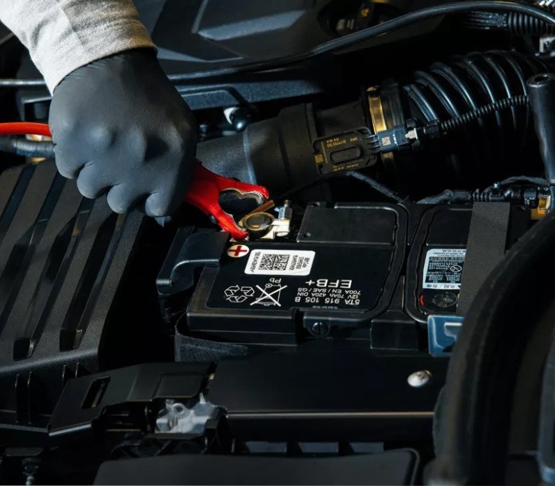 How to replace the car battery on a Volkswagen Polo - Car
